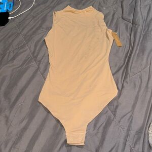 SKIMS CREWNECK SLEEVELESS BODYSUIT